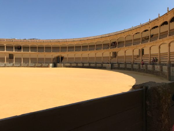 vista-de-la-historica-arena-de-corridas-de-toros-contra-un-cielo-despejado